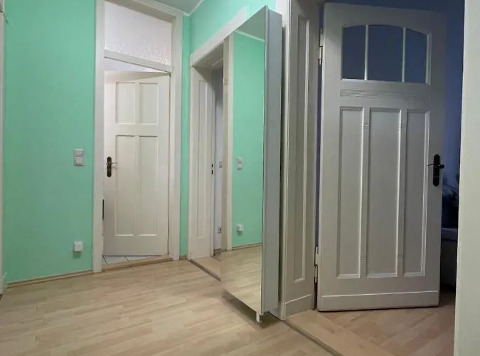 Moderne 3 Raum Altbau Etw Bis 4 Gaeste, Naehe Staatstheater, Parkplatz, Netflix, Vollausstattung شقة